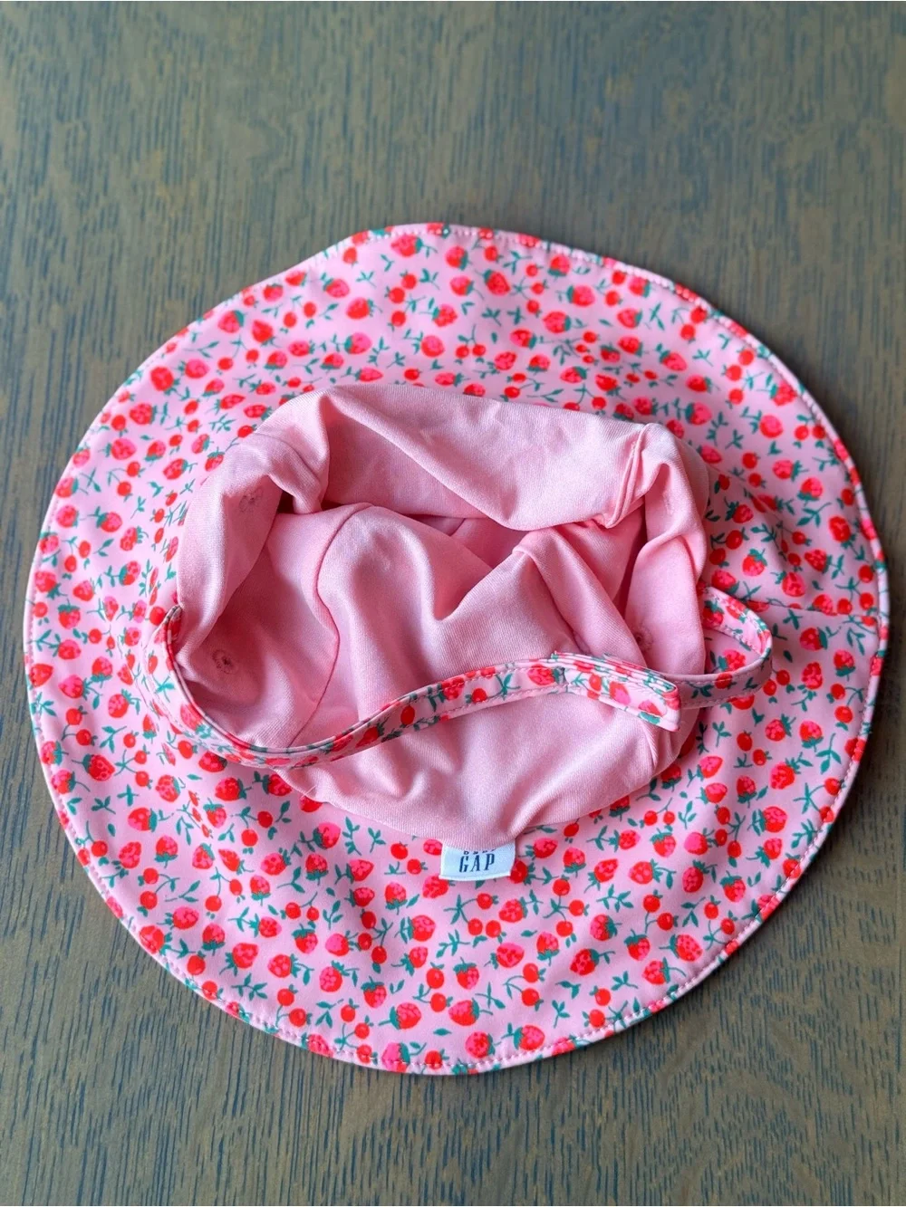 GAP - Baby Pink Strawberry Print Long-Sleeve Rashguard One-Piece with Hat 0-3 M